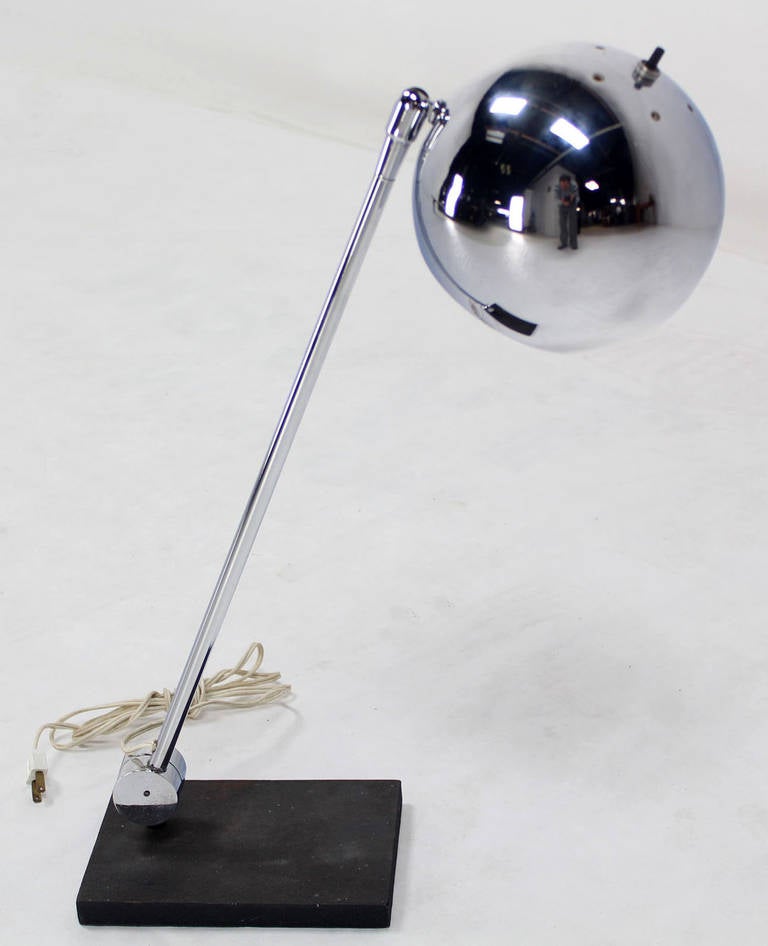 Mid-Century Modern Chrome Ball Table Lamp by Robert Sonneman 4