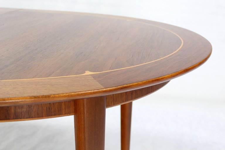 Very nice mid century modern oval dining table with two leaves (D)15