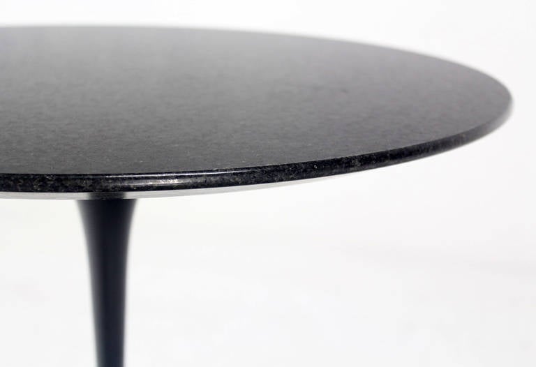 Very nice Knoll side table in black.