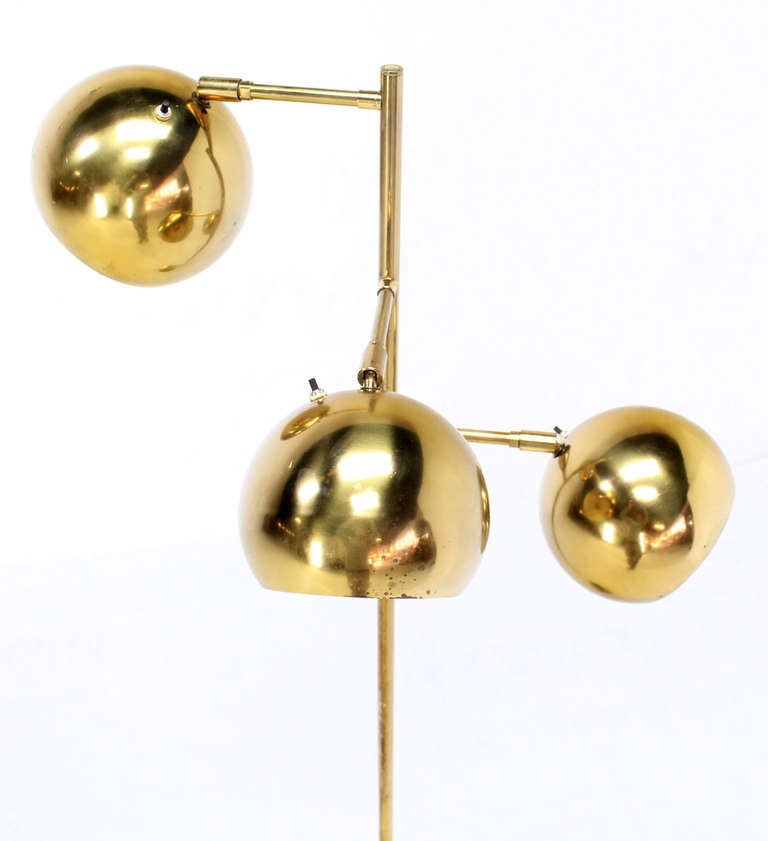 Very nice mid century modern brass globe shades floor lamp.