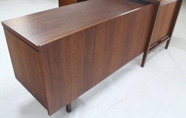 Mid-20th Century Executive Walnut Desk by Knoll with Return