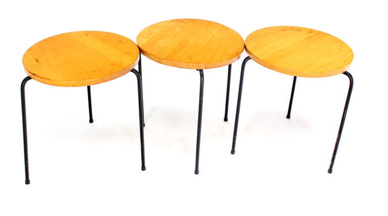 20th Century Set of Three Mid-Century Modern Nesting Tables in Style of Paul McCobb