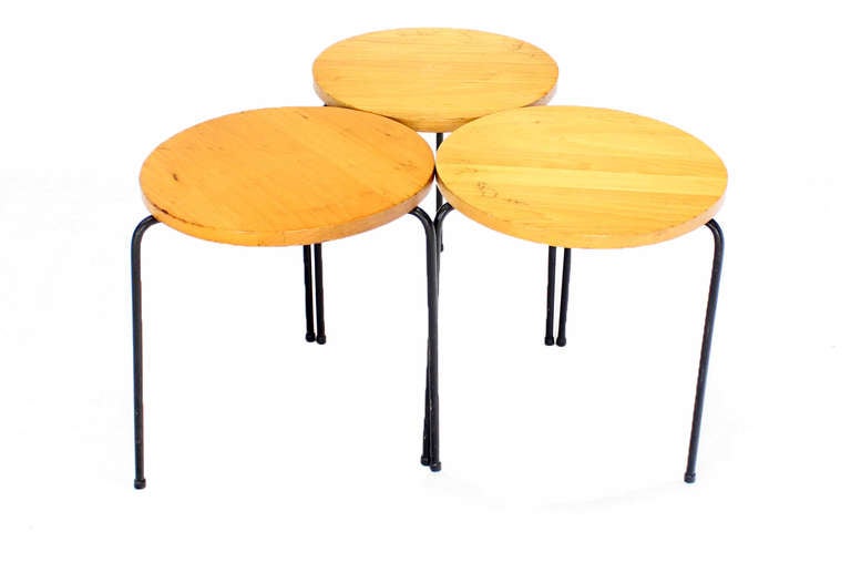 Set of Three Mid-Century Modern Nesting Tables in Style of Paul McCobb In Good Condition In Rockaway, NJ