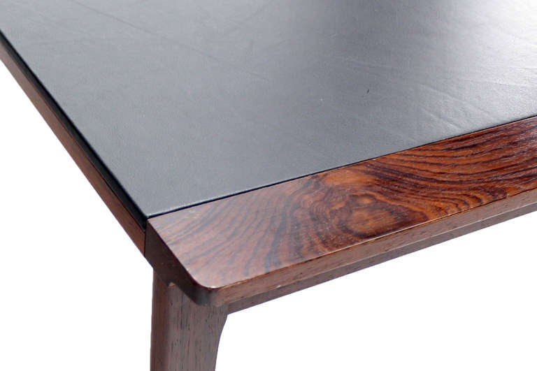 Danish Mid-Century Modern Leather-Top, Rosewood Coffee Table In Good Condition In Rockaway, NJ