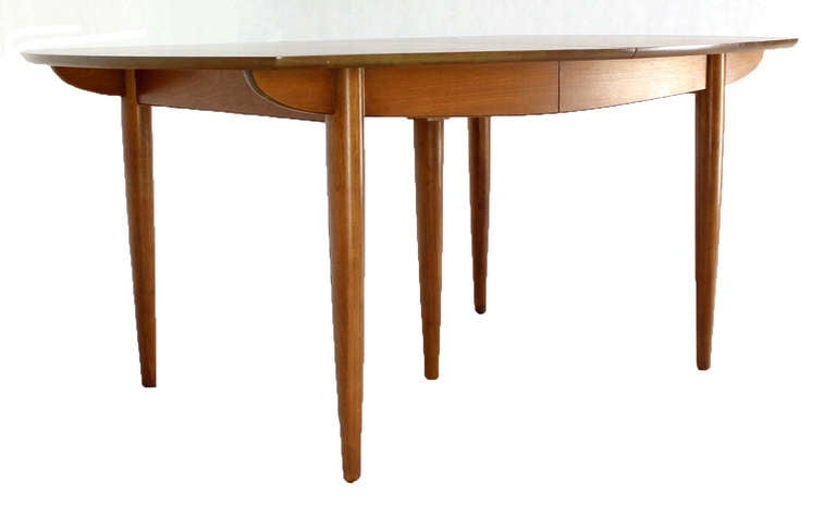 John Stuart Mid Century Modern Walnut Dining Table with Two Leaves For Sale 3
