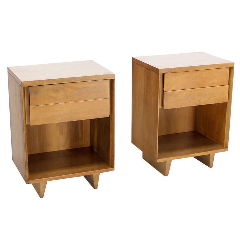 Pair of Mid Century Modern Light Walnut Nightstands at 1stDibs
