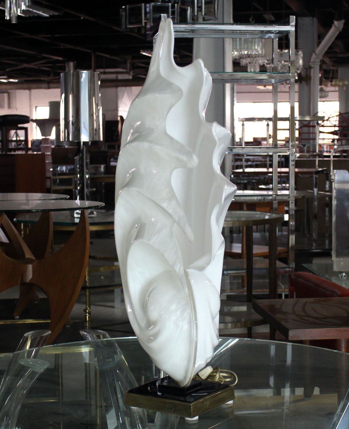 White Molded Acryilic Mid-Century Modern Sculptural Table Lamp 1