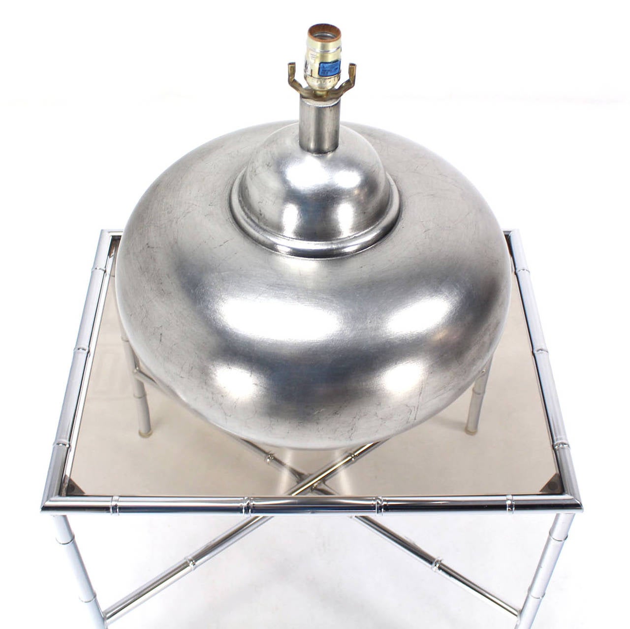 Mid-Century Modern Silver Gilt Round-Base Table Lamp In Excellent Condition In Rockaway, NJ