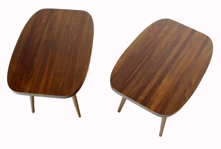 20th Century Pair of Boat Oval Shape Mid-Century Modern Solid Walnut End Tables 