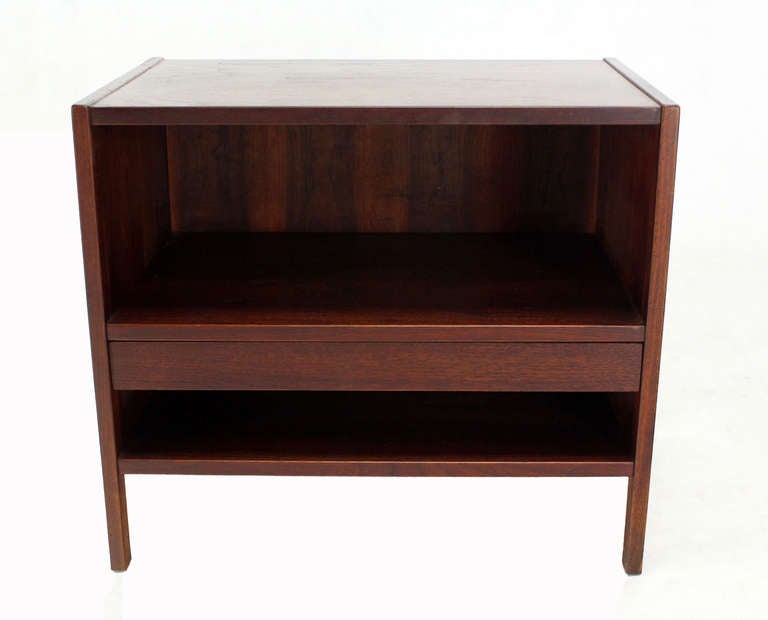 Very nice mid century modern one drawer end table. High quality craftsmanship.
