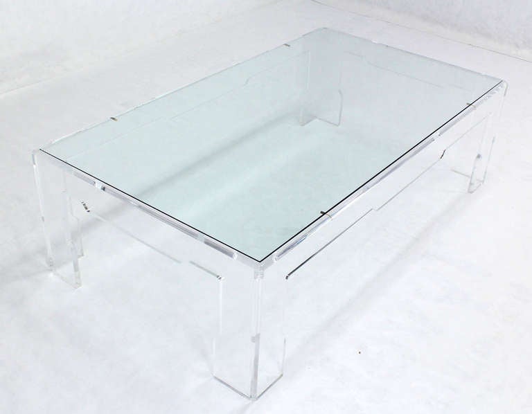 Large midcentury modern rectangle coffee table. Beautiful design all in excellent vintage condition. (55
