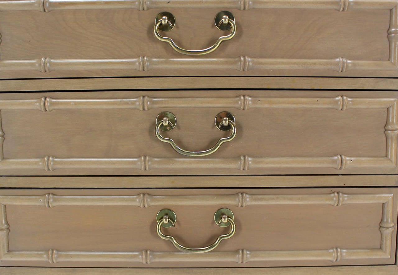 Faux Bamboo Three Drawer Petite Beige Lacquer Chest Dresser Brass Pulls In Excellent Condition In Rockaway, NJ