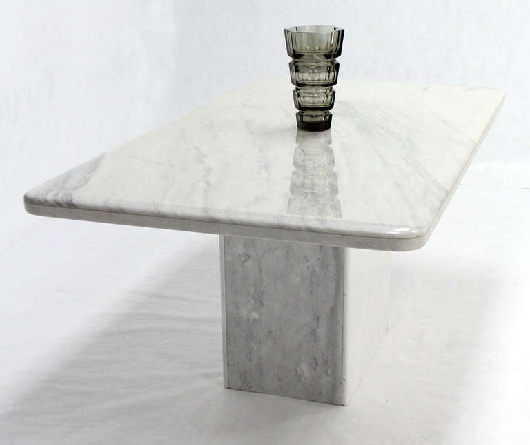 Mid-Century Modern Marble-Top Pedestal Dining Table In Excellent Condition In Rockaway, NJ