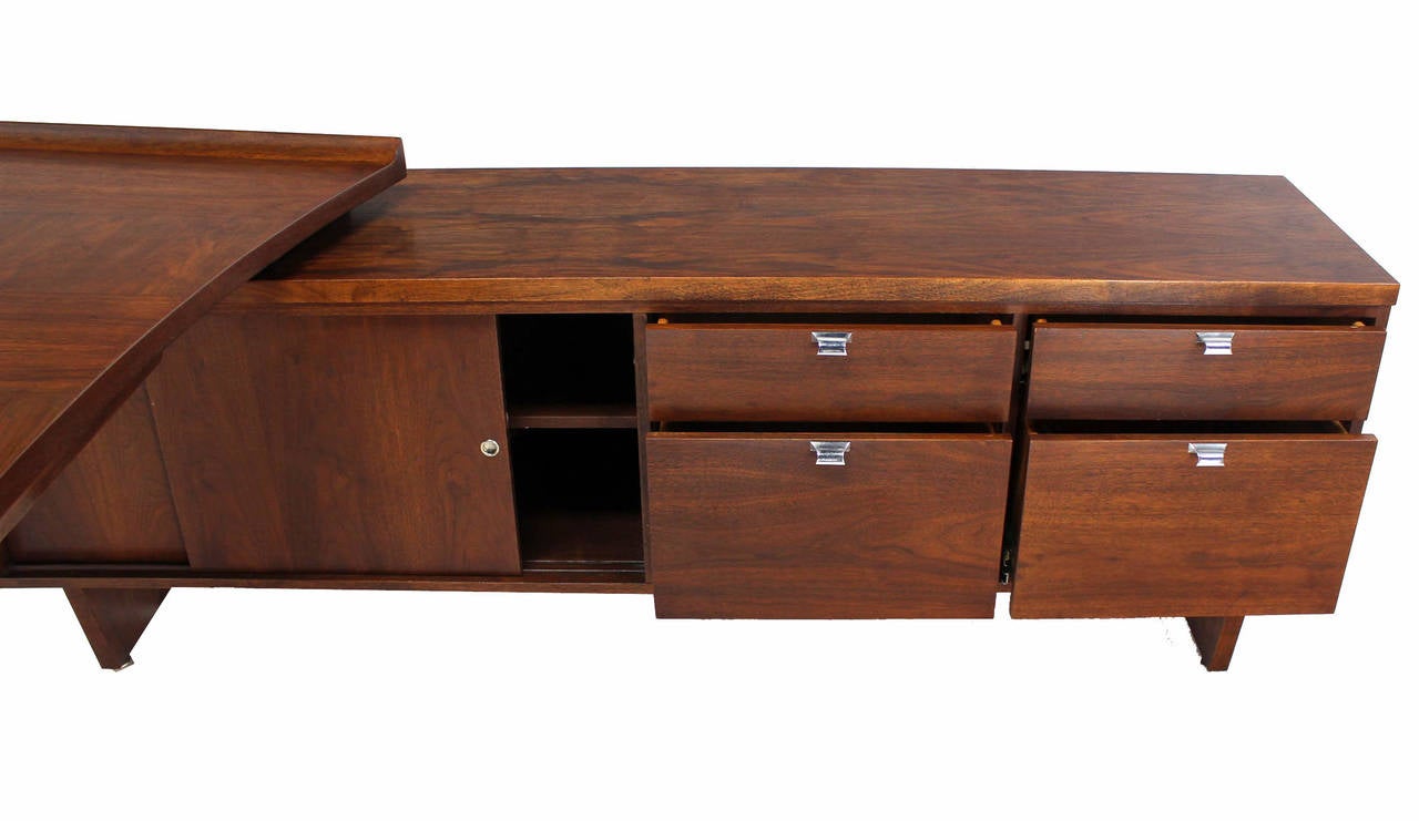 Large Executive Mid-Century Modern Walnut L-Shape Desk with Return 1