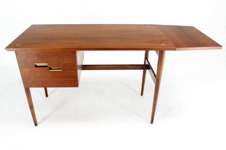 Danish Mid-Century Modern Walnut Drop-Leaf Desk In Excellent Condition In Rockaway, NJ