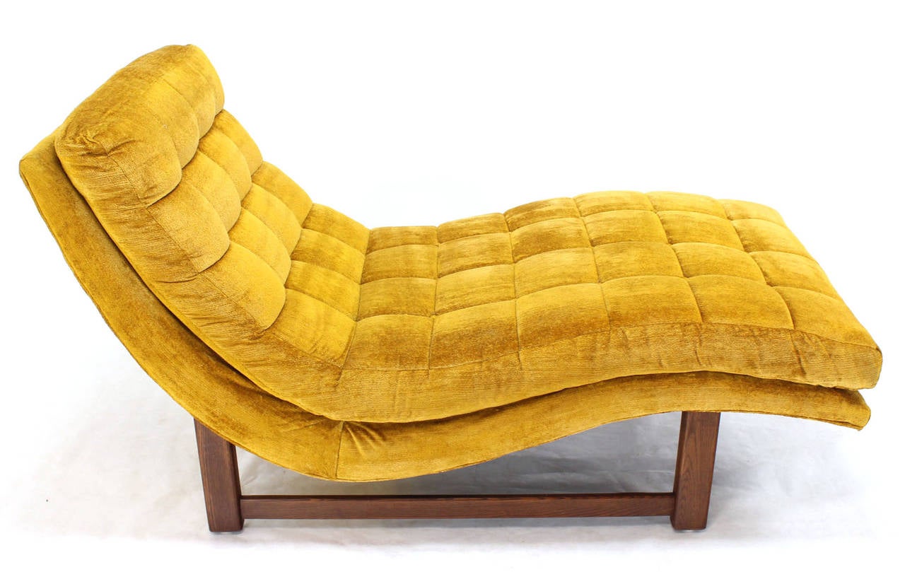 Mid-Century Modern Golden Velvet Upholstery, Wave Chaise Longue 1