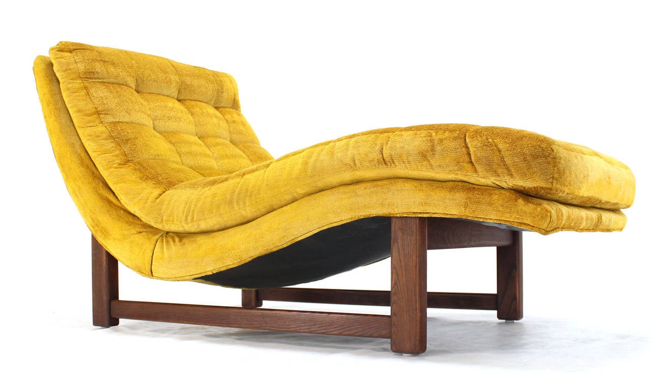 Mid-Century Modern Golden Velvet Upholstery, Wave Chaise Longue 2