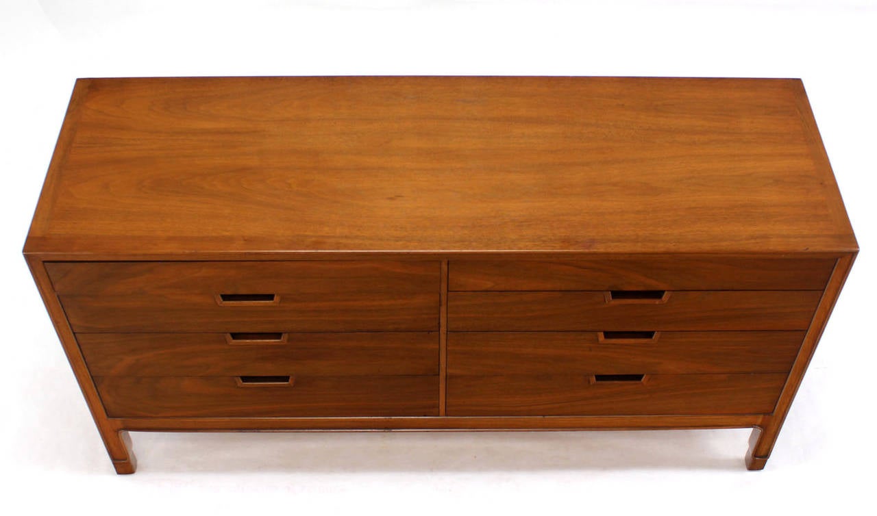 20th Century Mid-Century Modern John Stuart Bookmatched Walnut Eight-Drawer Dresser