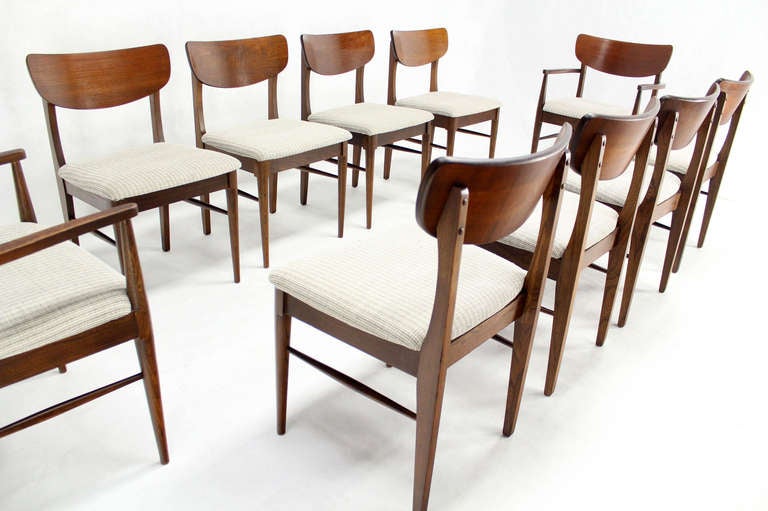 Noyer Ensemble de dix chaises de salle à manger en noyer:: de style danois:: moderne de mi siècle