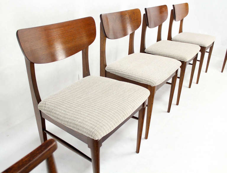 Ensemble de dix chaises de salle à manger en noyer:: de style danois:: moderne de mi siècle 1