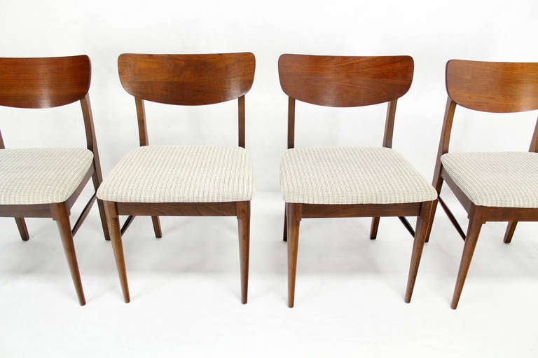 Ensemble de dix chaises de salle à manger en noyer:: de style danois:: moderne de mi siècle 3