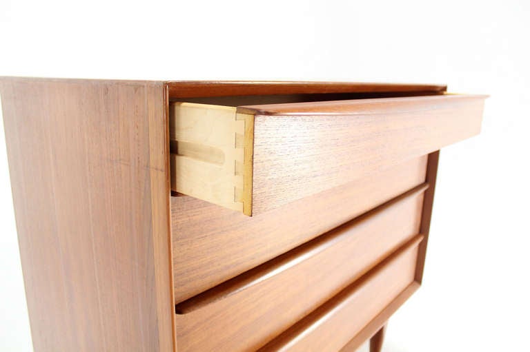 Teck Commode bachelor en teck:: style danois moderne du milieu du siècle:: de Falster