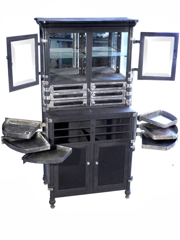 The Holy Grail of Medical Cabinets In Good Condition In Peekskill, NY