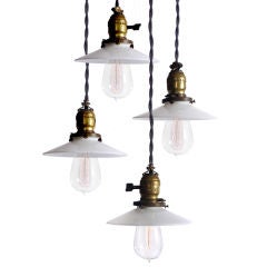 Set assorti de 4 mini-lampes pendantes en verre au lait