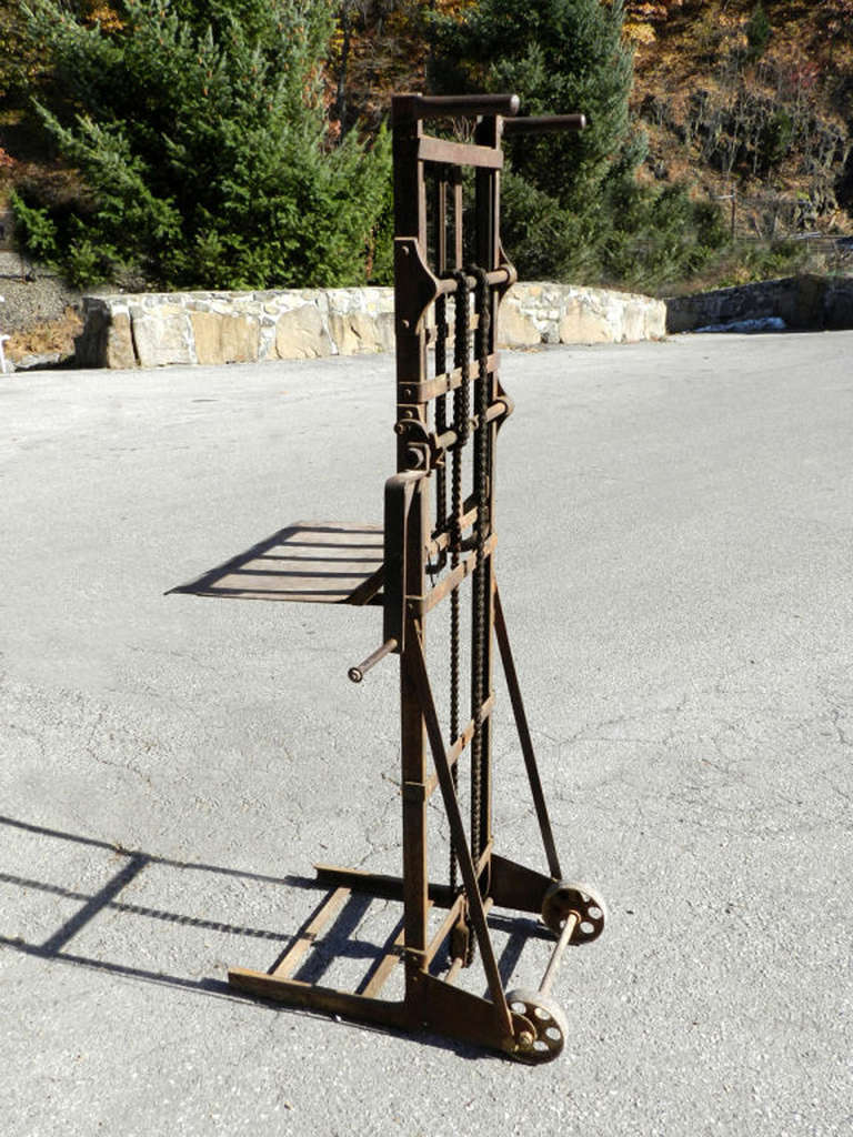 Industrial Hand Crank Chain Drive Lift