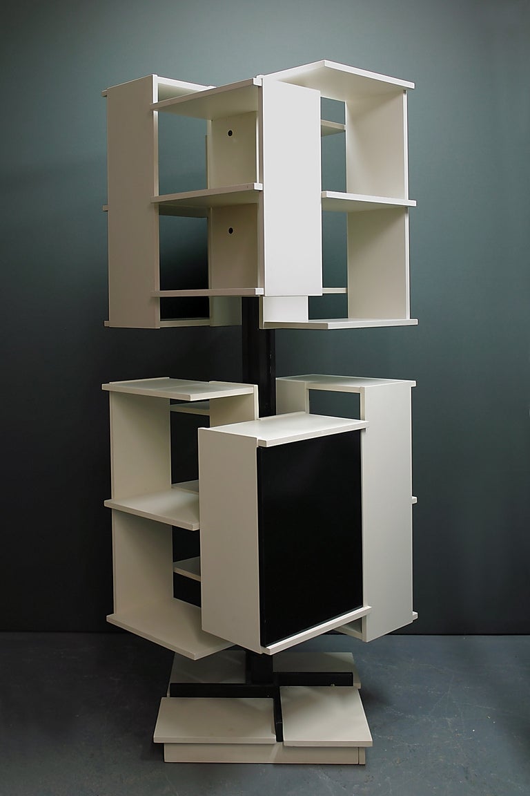 A turning library by Claudio Salocchi for Sormani. Satin white bookcase with one black lacquered door.

Literature: G. Gramigna, Repertorio 1950-80, Mondadori, 1985, pag. 159.
