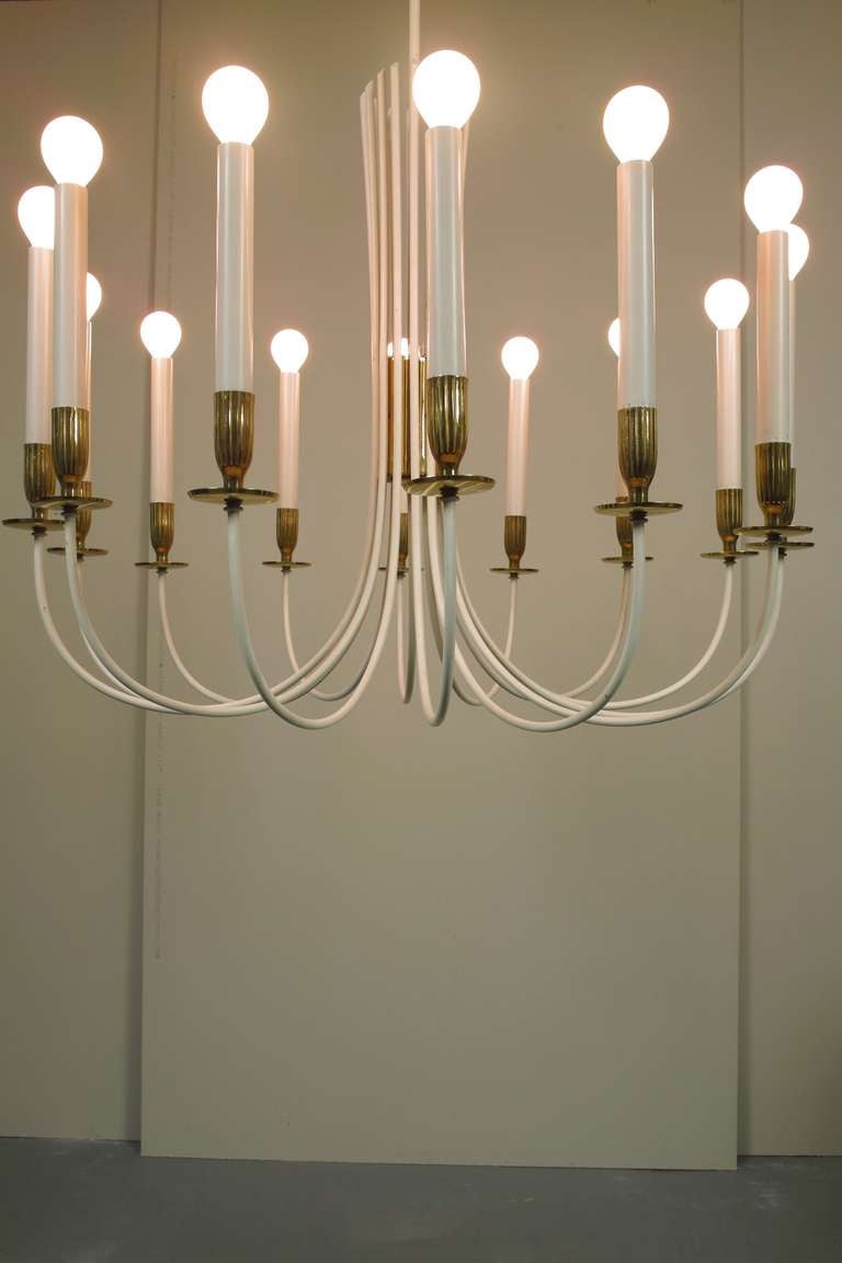 Pair of Fourteen-Light Chandeliers by Vereinigte Werkstätten In Excellent Condition In Saarbruecken, DE