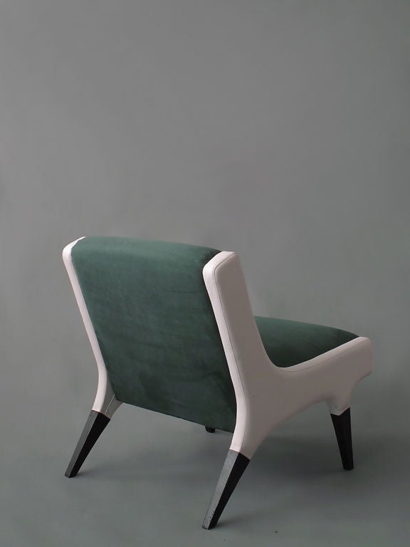 A pair of lounge chairs with ottomans by Gio Ponti 4
