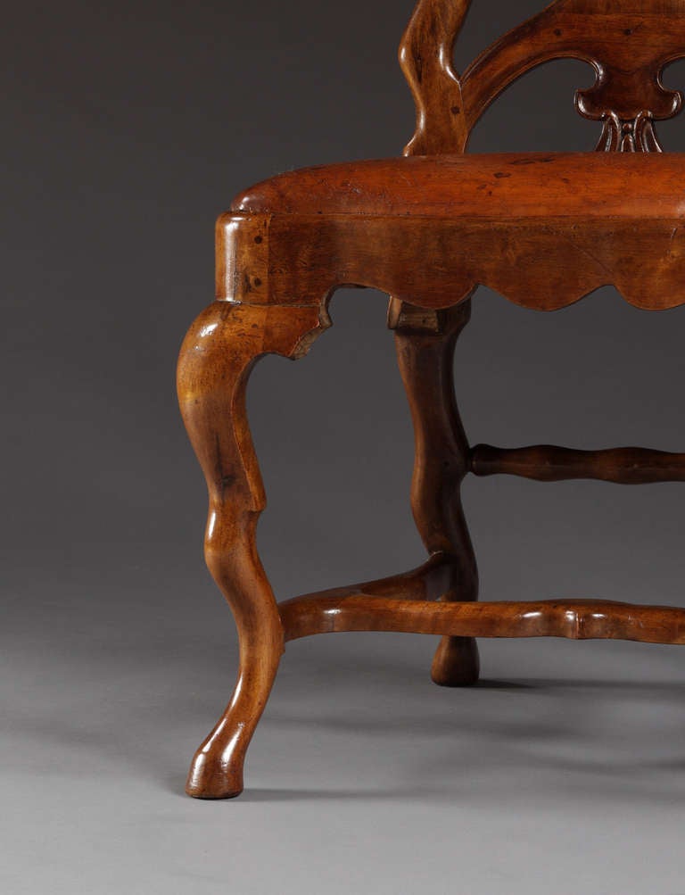 A Set Of Twelve Carved Walnut Dining Chairs Of Unusual Form In Excellent Condition For Sale In New York, NY