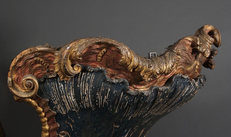 Rococo Polychrome And Giltwood Traîneau In The Form Of A Dragon  In Good Condition For Sale In New York, NY