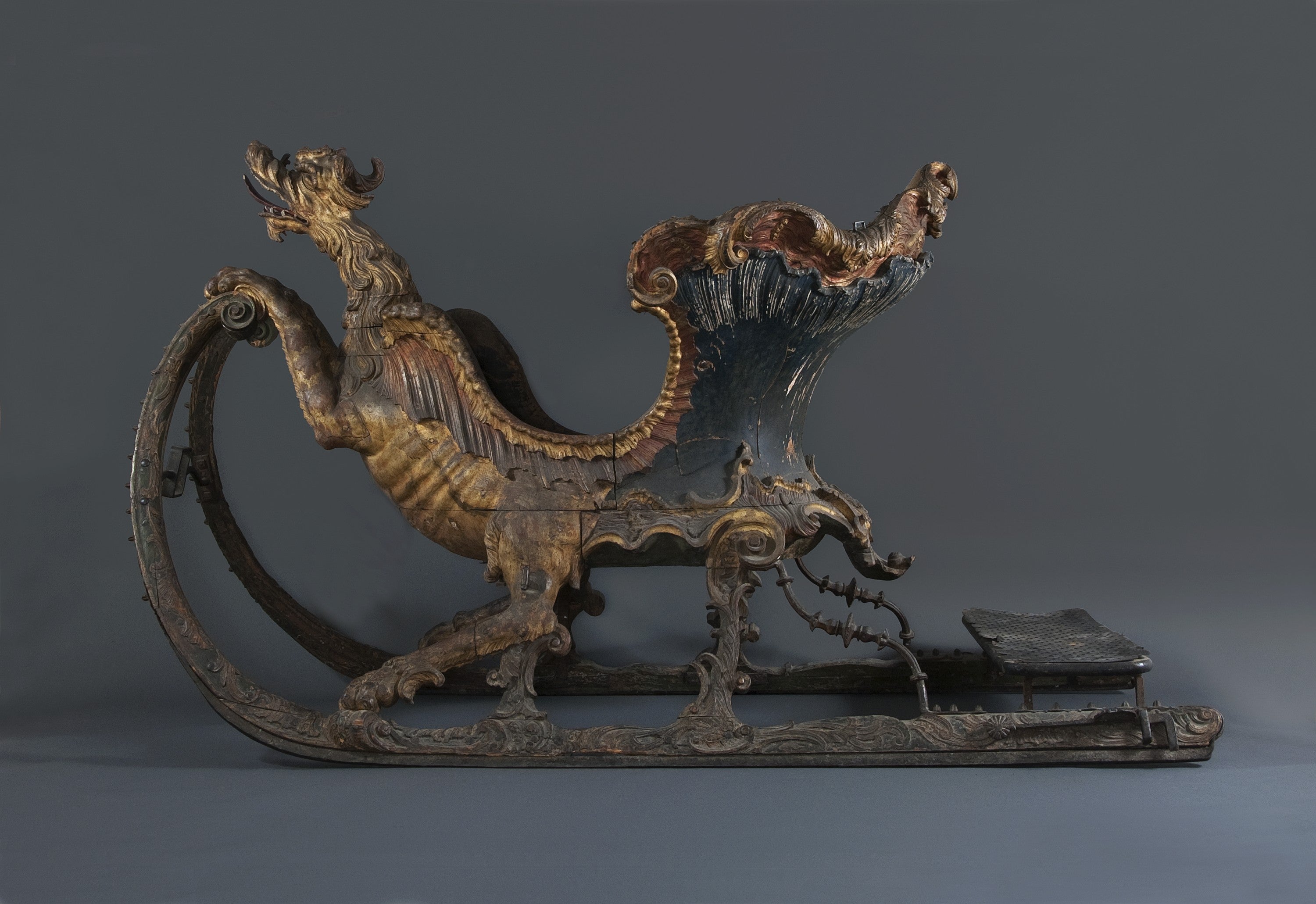 Rococo Polychrome And Giltwood Traîneau In The Form Of A Dragon  For Sale