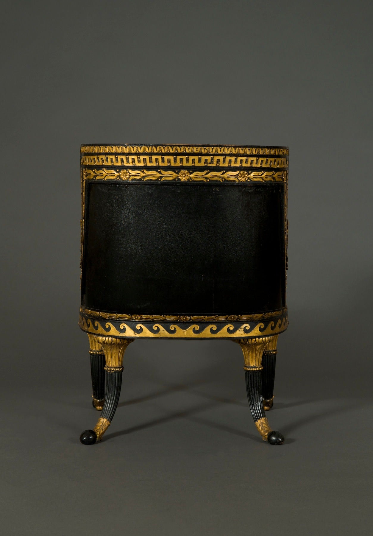 20th Century Giltwood and Ebonized Fauteuil En Gondole with Swan Arm Supports For Sale