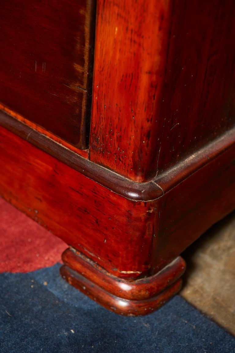 French mahogany 4-drawer commode of the Louis Philippe period, c. 1860 For Sale 1