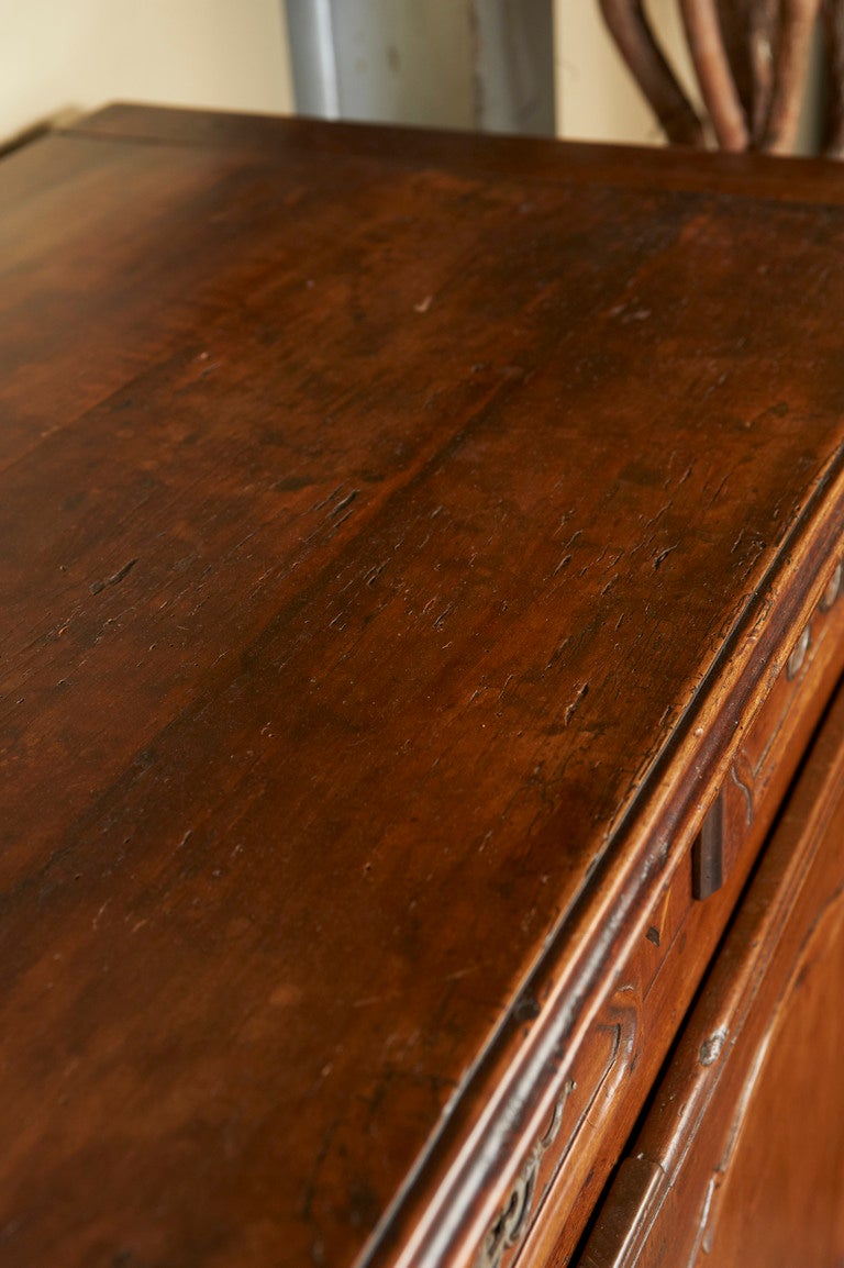 French fruitwood buffet, c. 1780-90 In Excellent Condition For Sale In Norwalk, CT