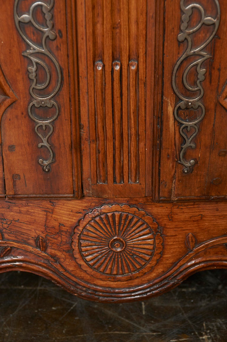 French fruitwood buffet, c. 1780-90 For Sale 3
