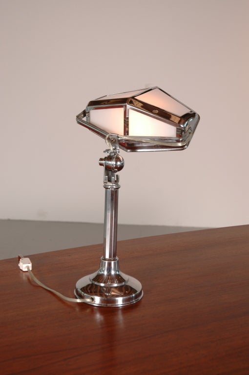 Very nice adjustable and extendable chromed desk lamp