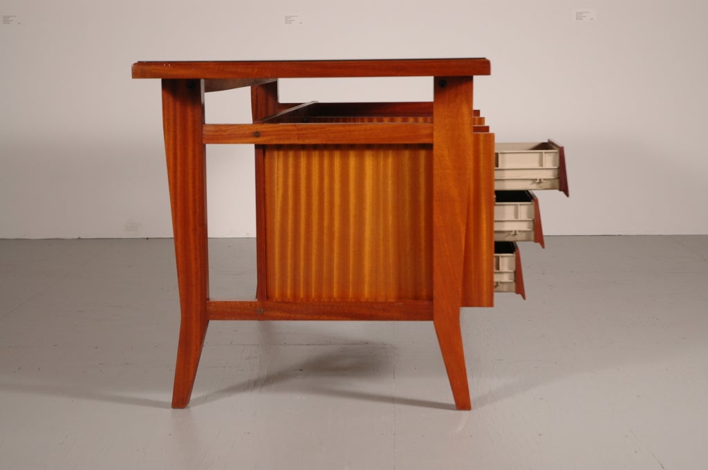 Schirolli's  Mahogany Desk after Gio Ponti In Good Condition For Sale In Los Angeles, CA