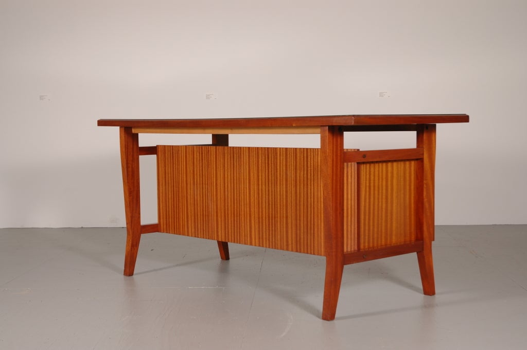 Schirolli's  Mahogany Desk after Gio Ponti For Sale 1