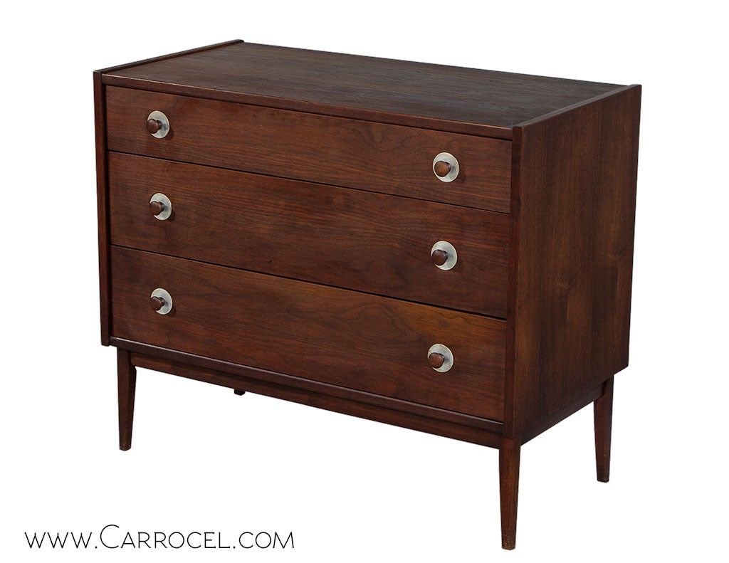 Mid-Century Modern Chest of Drawers In Excellent Condition In North York, ON