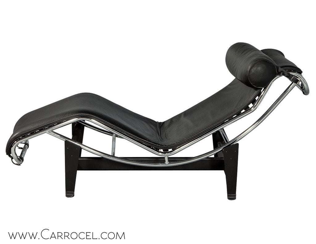 Vintage LC4 Italian chaise lounge in the manner of Le Corbusier. The chrome frame rolls over a black metal base for adjustable positioning.