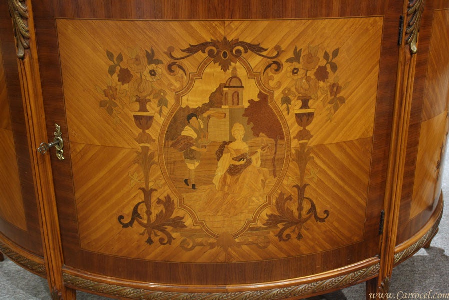 Citronnier Ancienne commode française Demi-Lune en bois de satin à dessus marbré