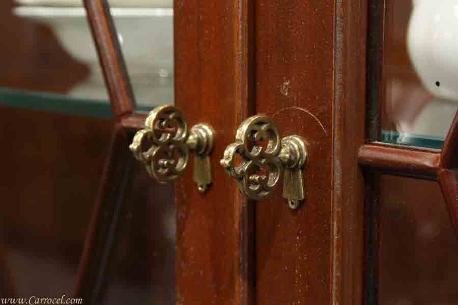 Vintage Mahogany China Cabinet by Baker Furniture In Excellent Condition In North York, ON