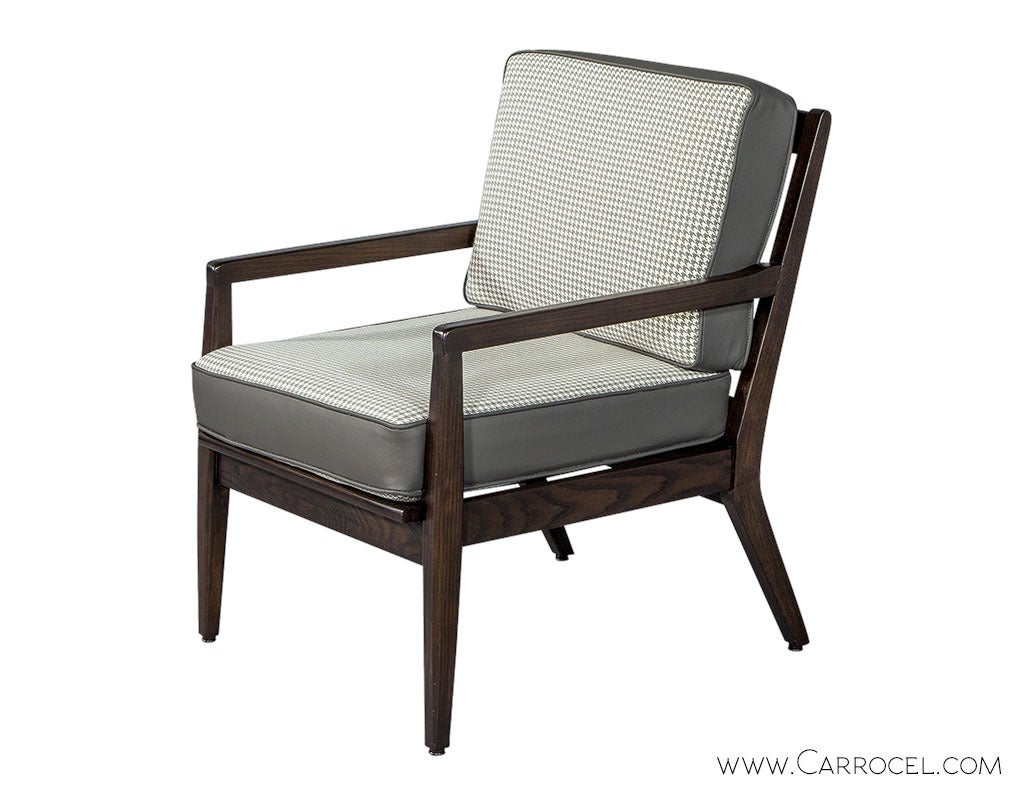 The timelessness of a restored vintage wooden frame comes together with a modern, informal yet classic houndstooth upholstery, in a celebration of carriage, poise, and a severe elegance. You cannot get more classic than the harmony of clean forms