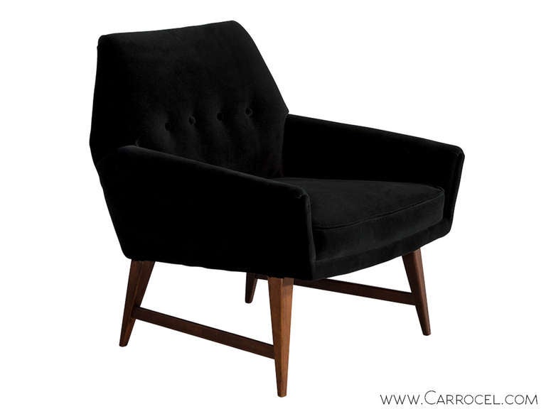 Pair of Mid-Century Modern Lounge Chairs in Black Velvet by Raphael In Excellent Condition In North York, ON