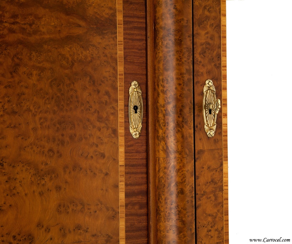 Antique French Burled Walnut Armoire Wardrobe Made in France In Excellent Condition In North York, ON