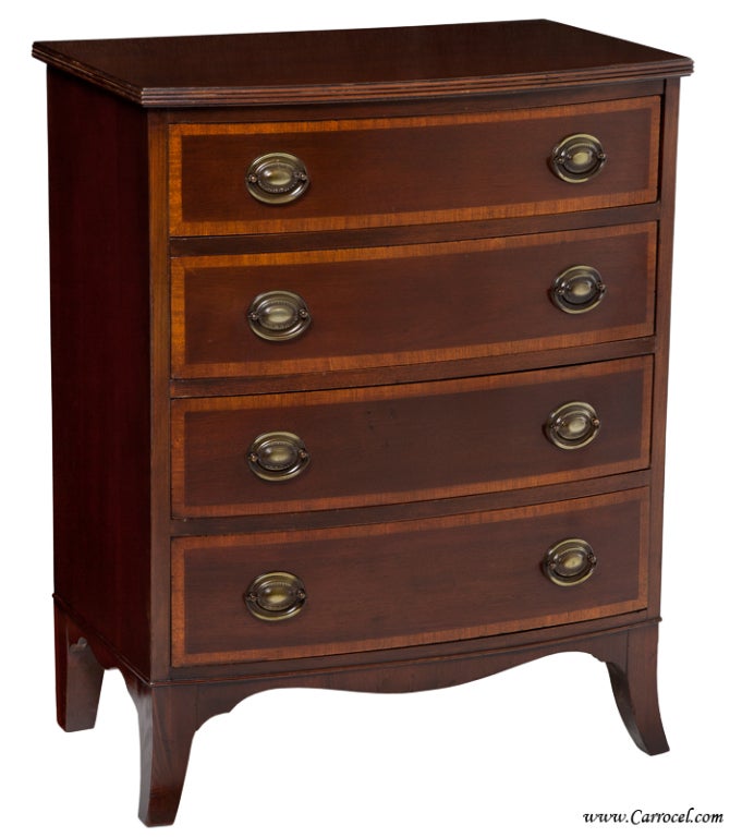 Classically styled and always popular, here we have a lovely timeless set of chests of drawers/nightstands that mid 20th century American pieces.  Made from genuine mahogany and topped off with Federal style satinwood banding, these chests are